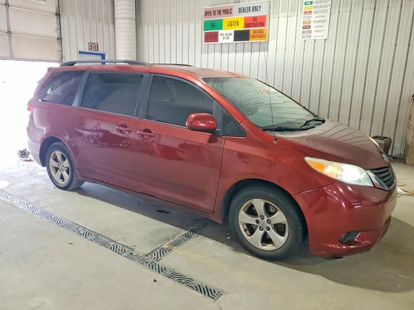 2014 TOYOTA SIENNA