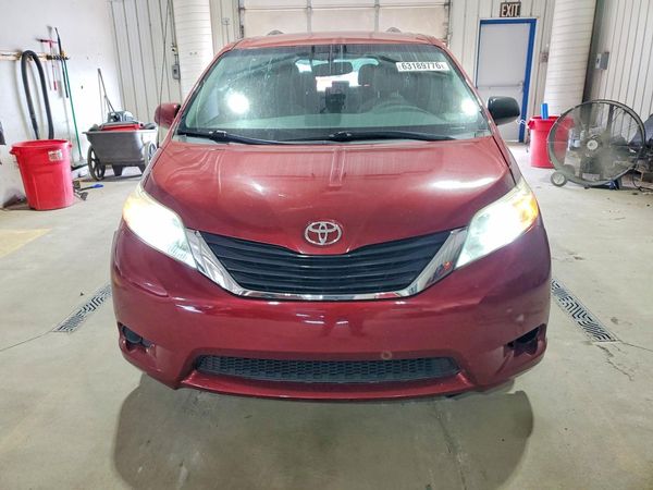 2014 TOYOTA SIENNA