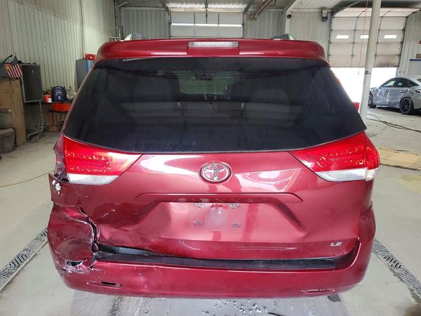 2014 TOYOTA SIENNA