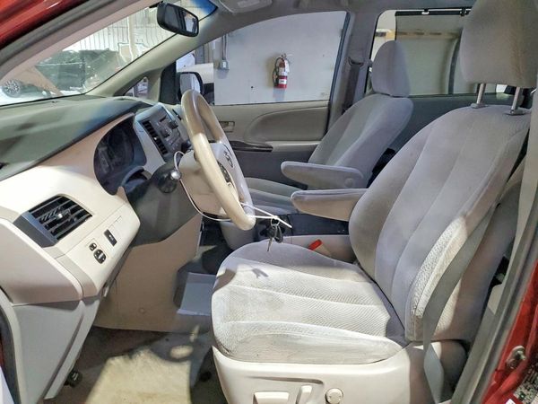 2014 TOYOTA SIENNA