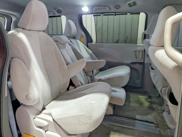 2014 TOYOTA SIENNA