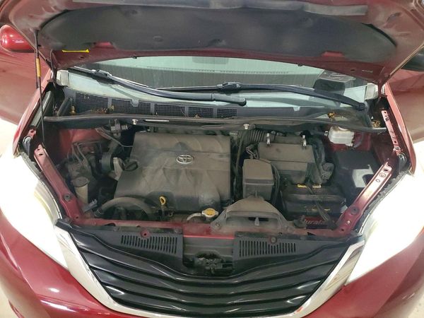 2014 TOYOTA SIENNA