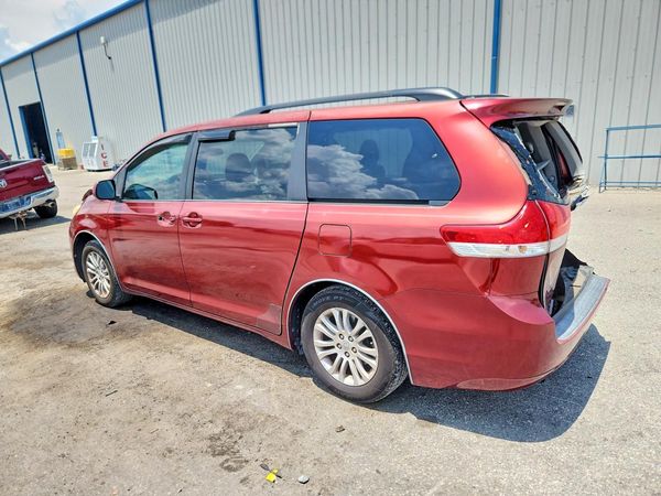 2012 TOYOTA SIENNA