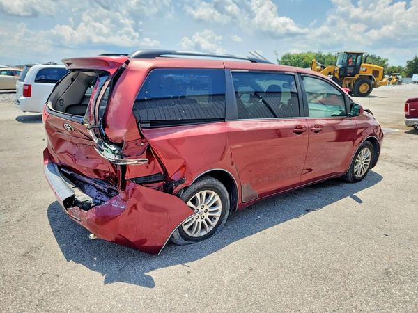 2012 TOYOTA SIENNA