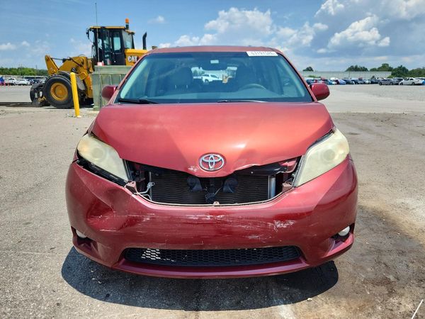2012 TOYOTA SIENNA