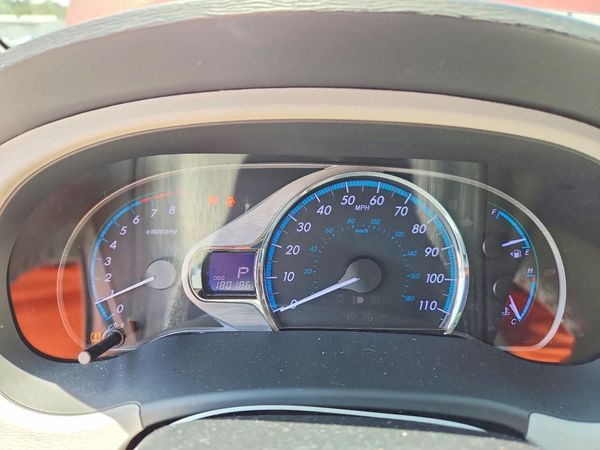 2012 TOYOTA SIENNA