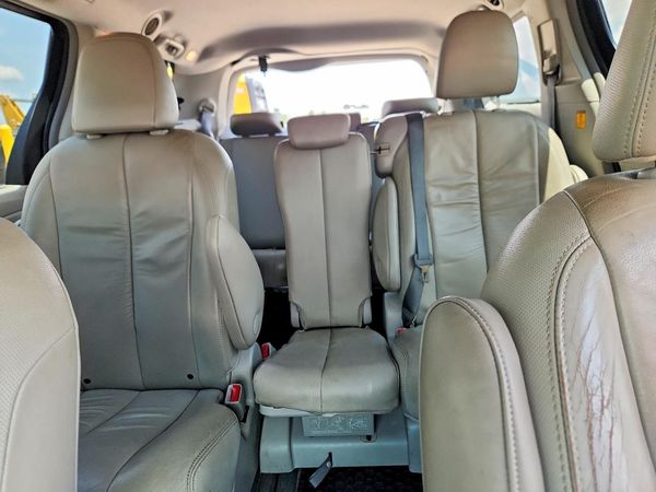 2012 TOYOTA SIENNA