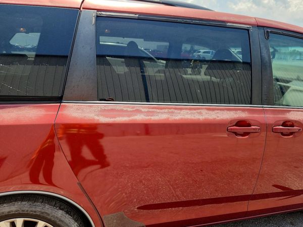 2012 TOYOTA SIENNA