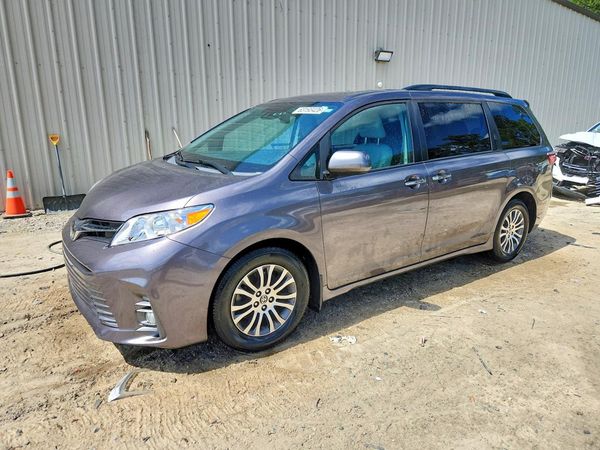 2020 TOYOTA SIENNA Q grade