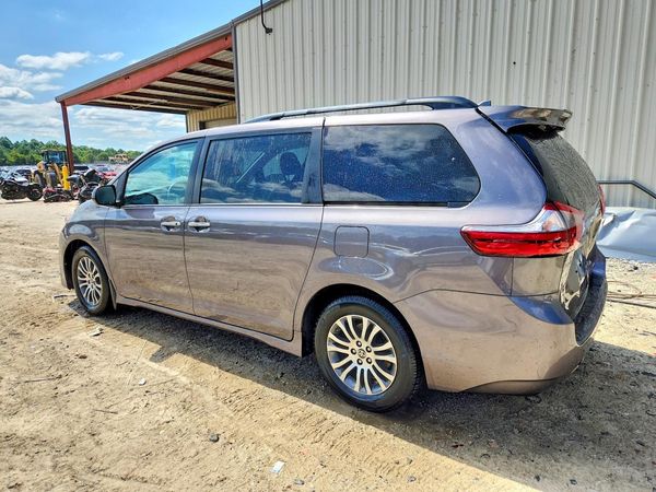 2020 TOYOTA SIENNA Q grade