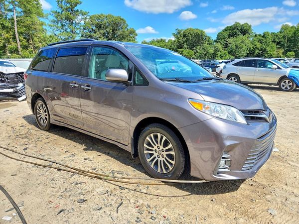 2020 TOYOTA SIENNA Q grade
