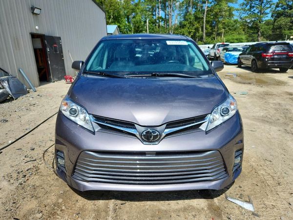 2020 TOYOTA SIENNA Q grade