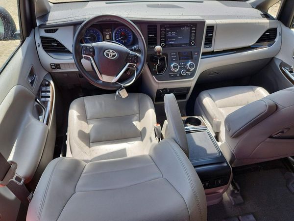 2020 TOYOTA SIENNA Q grade