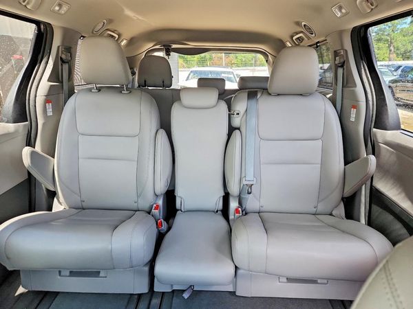 2020 TOYOTA SIENNA Q grade