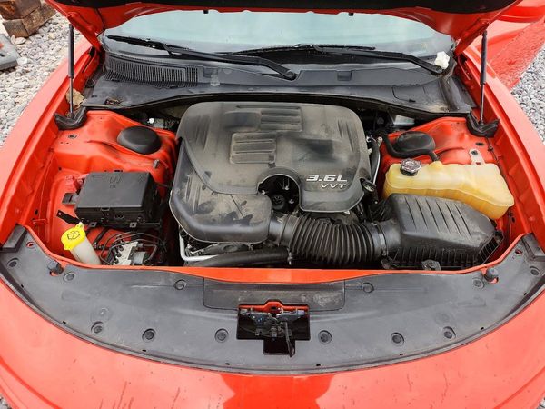 2020 DODGE CHARGER SXT — Engine bay