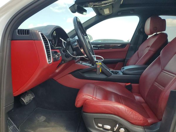 2019 PORSCHE CAYENNE S