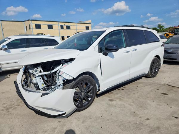 2025 TOYOTA SIENNA