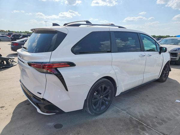 2025 TOYOTA SIENNA