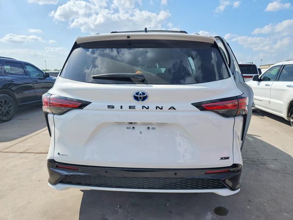 2025 TOYOTA SIENNA