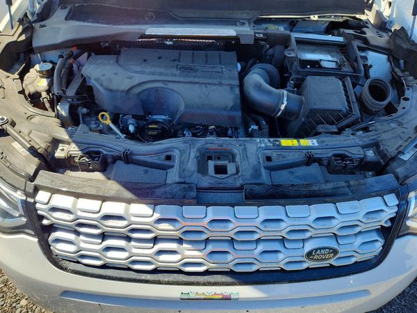 2022 LAND ROVER DISCOVERY S — Engine bay