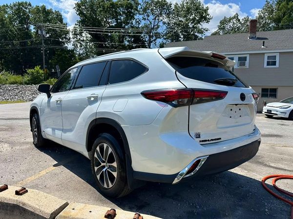 2022 TOYOTA HIGHLANDER XLE