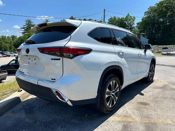 2022 TOYOTA HIGHLANDER XLE