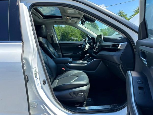 2022 TOYOTA HIGHLANDER XLE