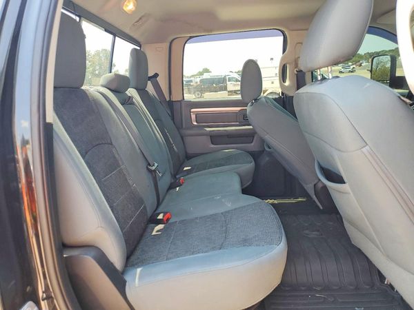 2015 RAM 3500 SLT CREW CAB 4X4