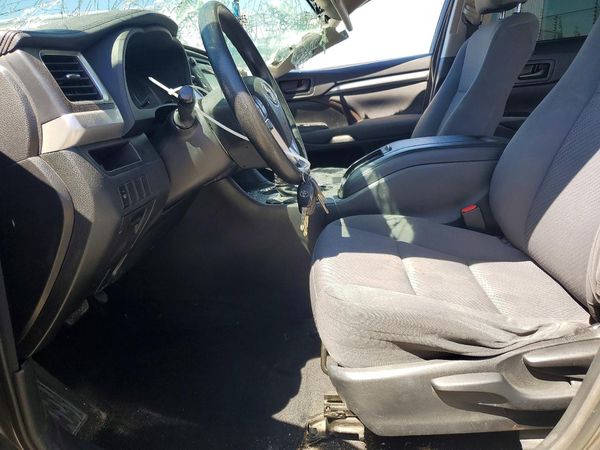 2016 TOYOTA HIGHLANDER