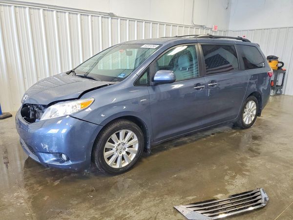 2017 TOYOTA SIENNA