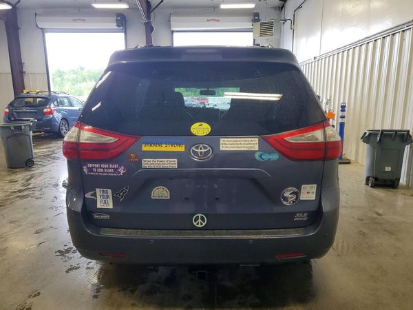 2017 TOYOTA SIENNA