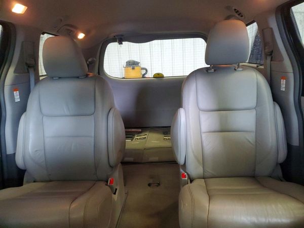 2017 TOYOTA SIENNA