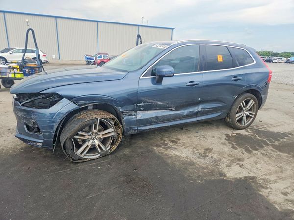 2021 VOLVO XC60 Momentum