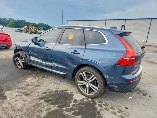 2021 VOLVO XC60 Momentum