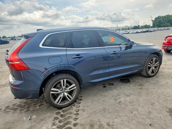 2021 VOLVO XC60 Momentum