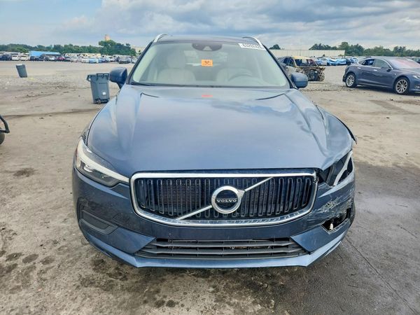 2021 VOLVO XC60 Momentum
