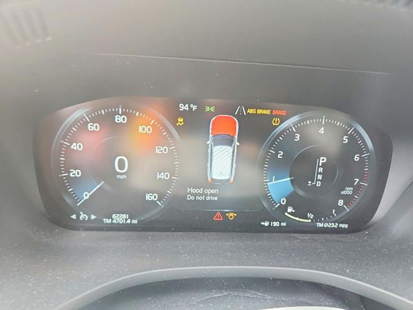 2021 VOLVO XC60 Momentum