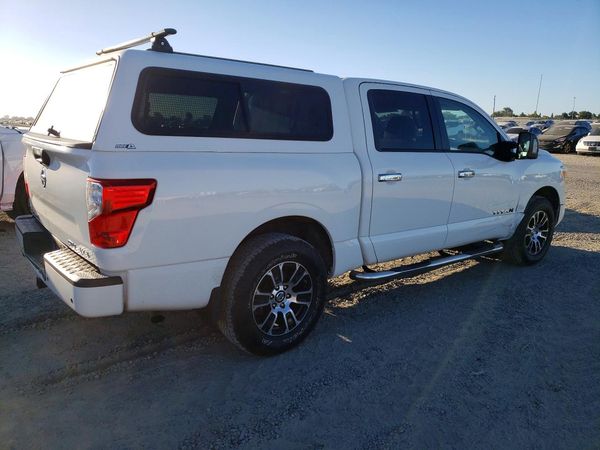 2021 NISSAN TITAN Crew Cab