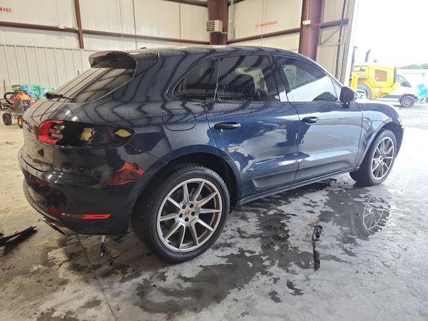 2017 PORSCHE MACAN