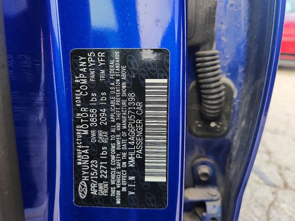 2023 HYUNDAI ELANTRA SE
