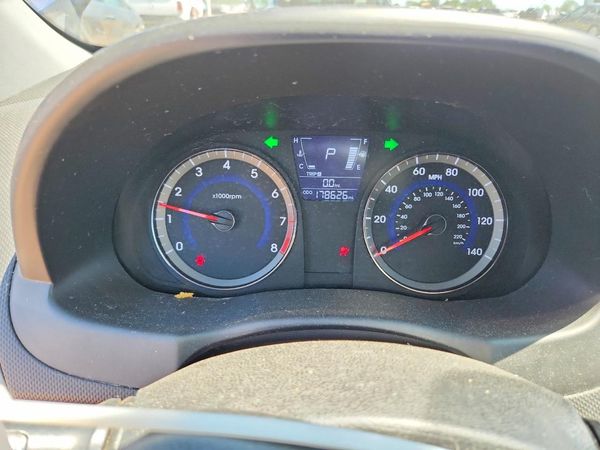 2012 HYUNDAI ACCENT GLS (Middle grade)