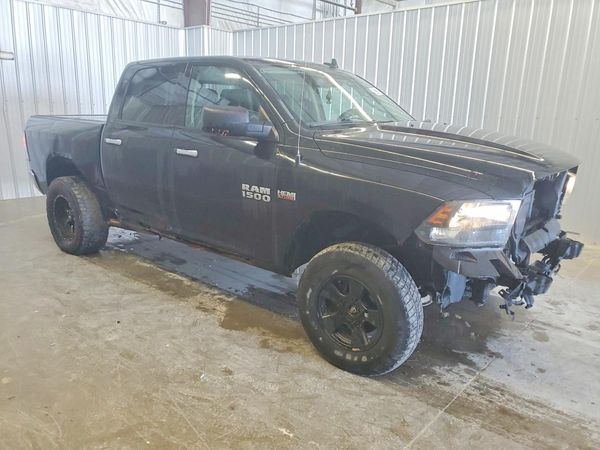 2016 RAM 1500 SLT