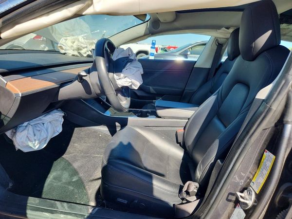 2018 TESLA MODEL 3 — DENT