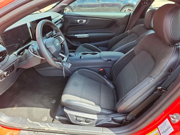 2026 FORD MUSTANG I4