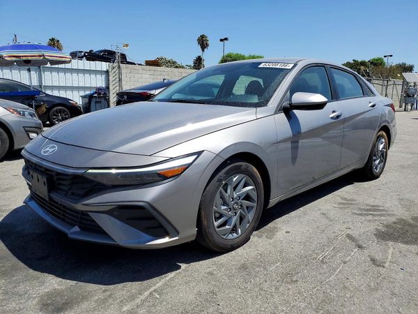 2024 HYUNDAI ELANTRA