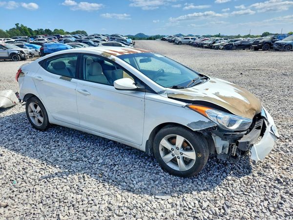 2013 HYUNDAI ELANTRA — Passenger 3/4