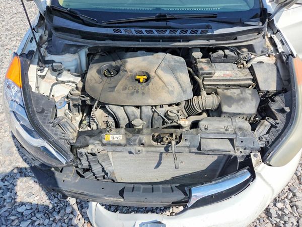 2013 HYUNDAI ELANTRA — Engine bay