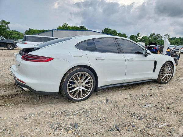 2018 PORSCHE PANAMERA Base / 4