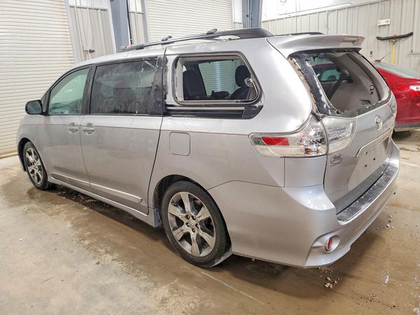 2012 TOYOTA SIENNA