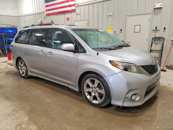 2012 TOYOTA SIENNA
